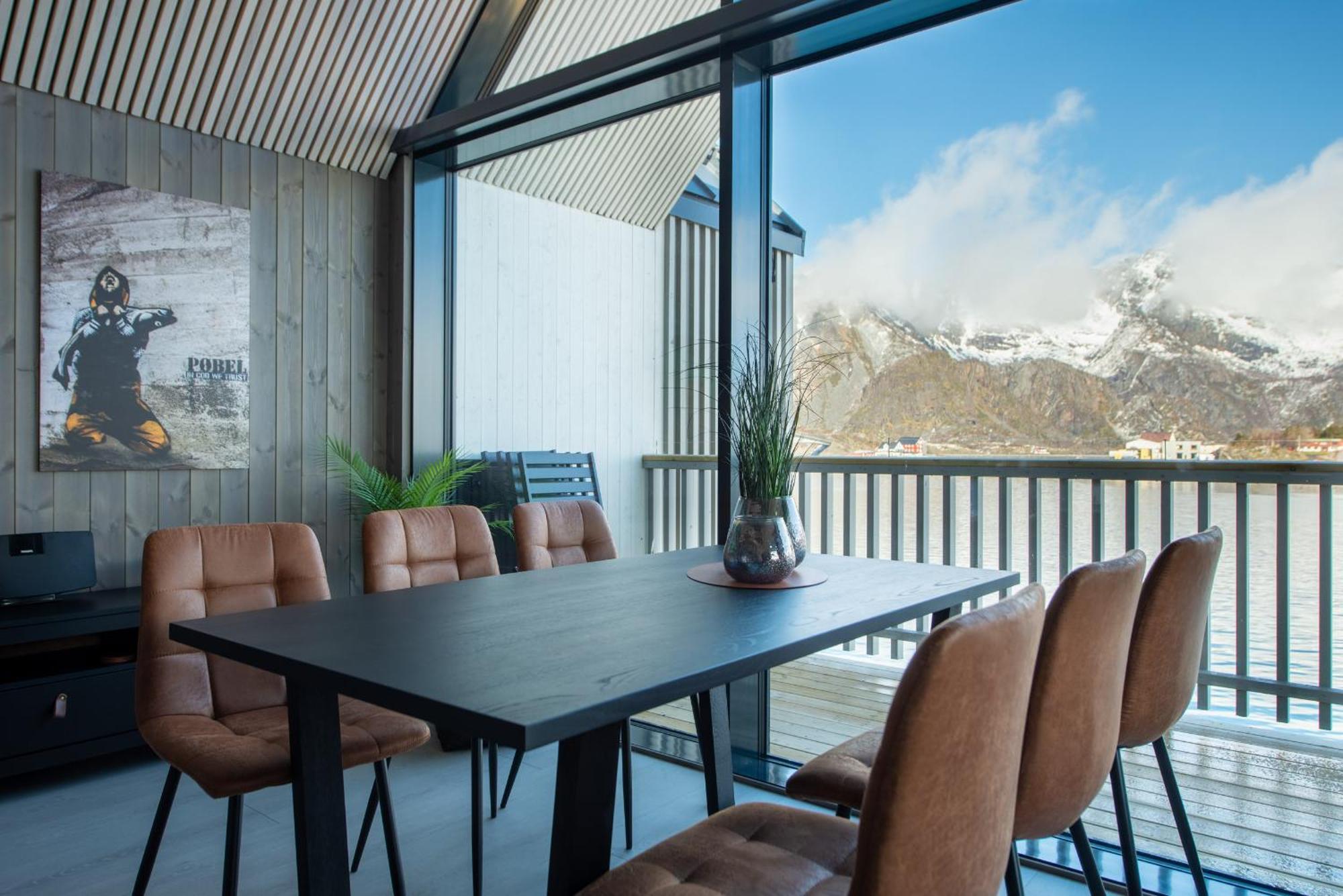Cornerview Apartment Henningsvær Exteriör bild