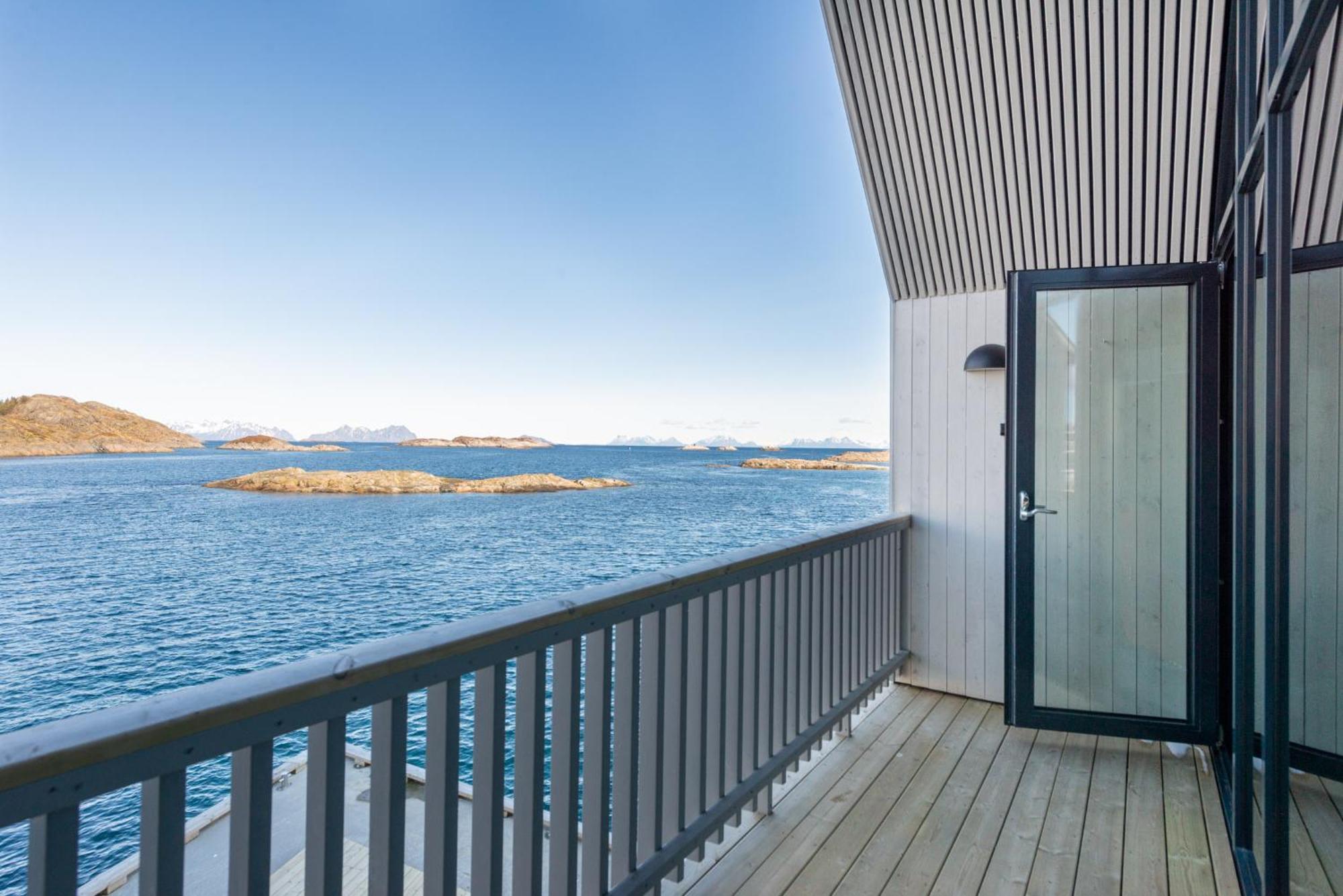 Cornerview Apartment Henningsvær Exteriör bild